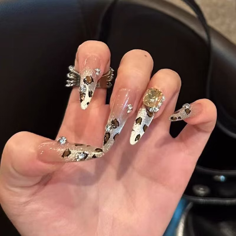 Luxury Cat-Eye Whitening Press-On Nails
