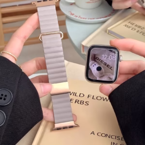 Lychee-Texture Leather Magnetic Strap